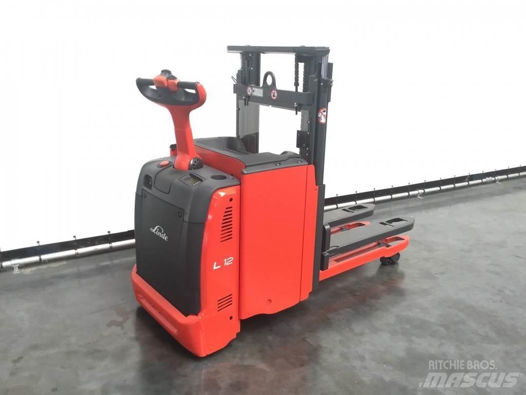 Linde L 12 L Järelkäidavad virnastajad