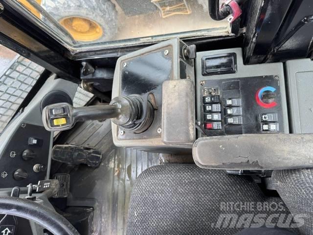 CAT 930 H Rataslaadurid