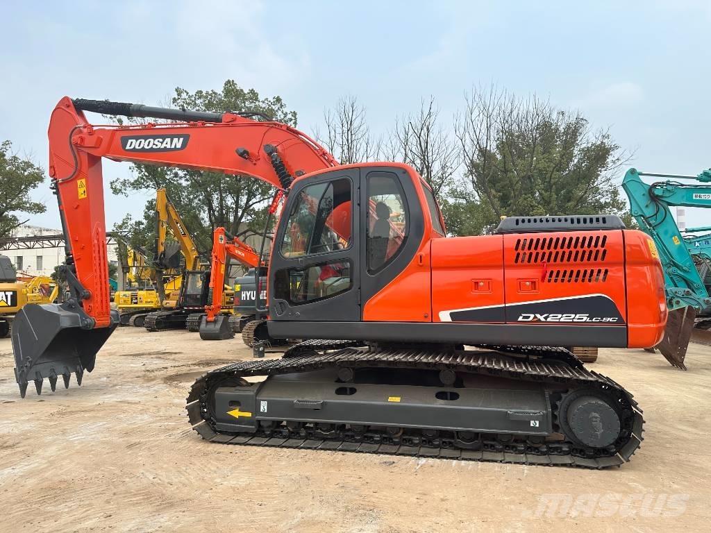 Doosan DX 225 LC-9 Roomikekskavaatorid