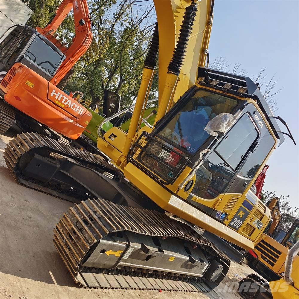 Komatsu PC200-8 Roomikekskavaatorid