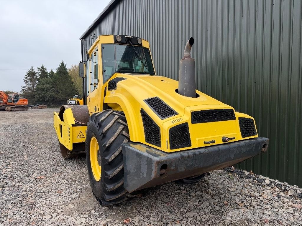 Bomag BW 213 D H-4 Ühe trumliga rullid