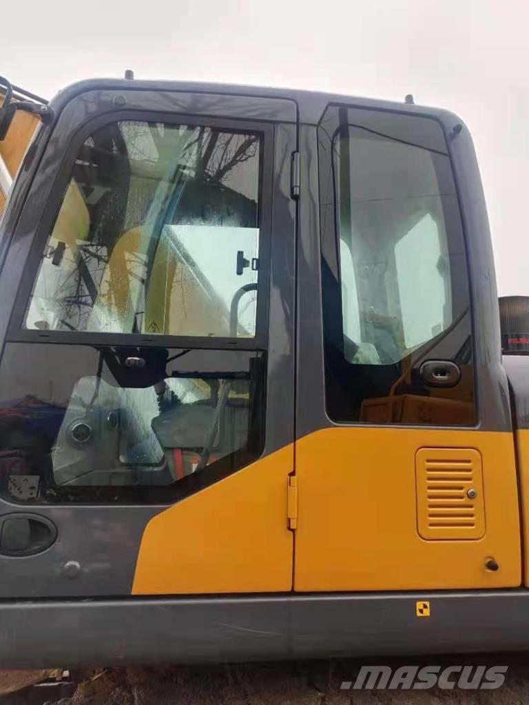 XCMG XE200DA Roomikekskavaatorid