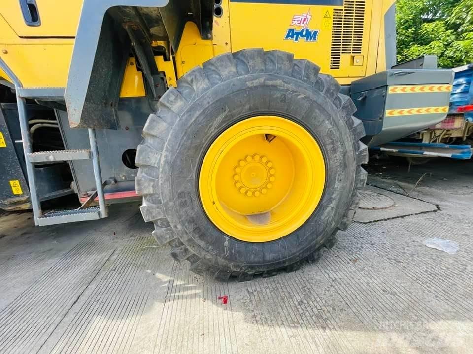 Komatsu wa 320 Rataslaadurid