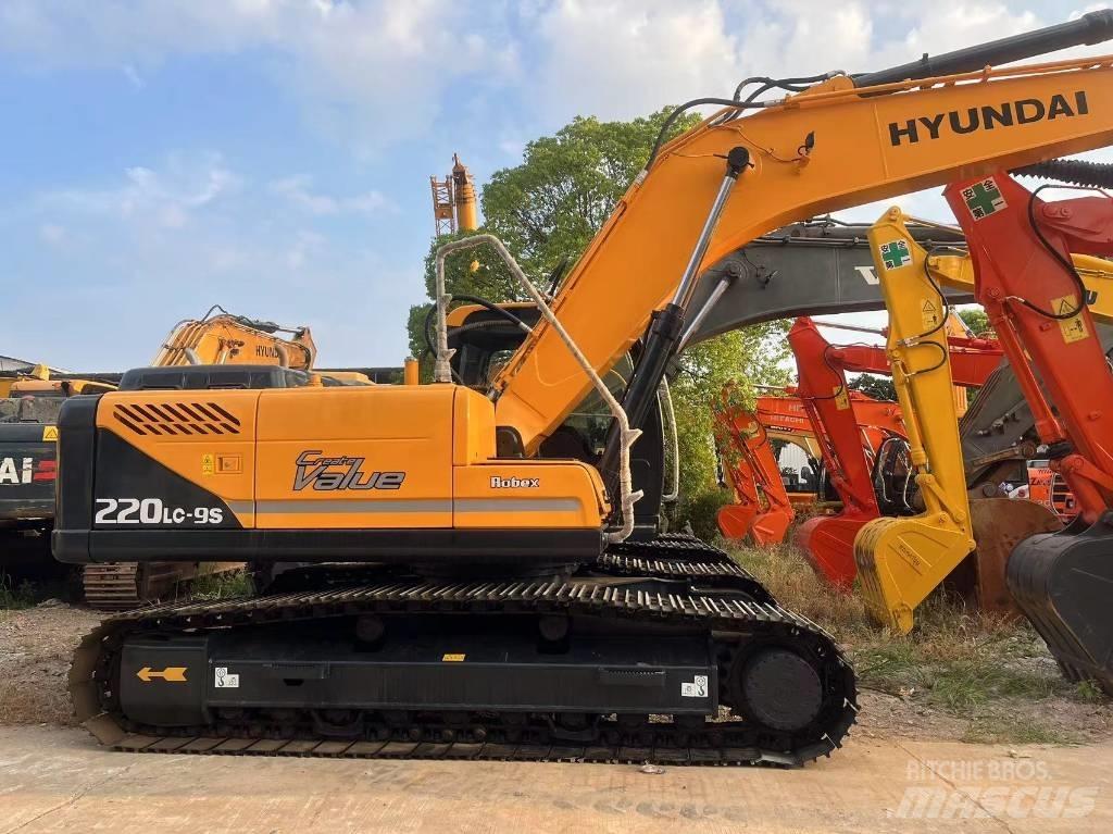 Hyundai R220LC-9S Roomikekskavaatorid