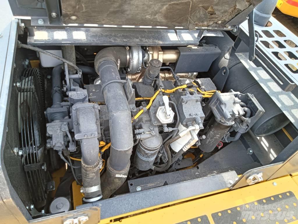 Komatsu PC 450-8 Roomikekskavaatorid