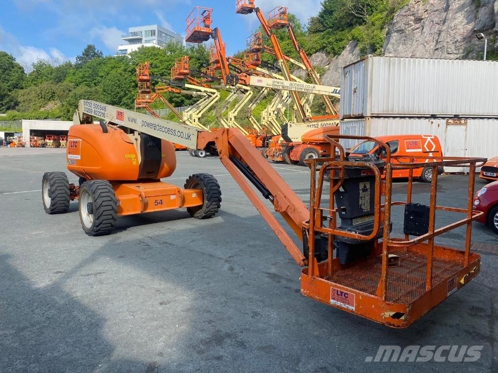 JLG 600 AJ Iseliikuvad poomtõstukid