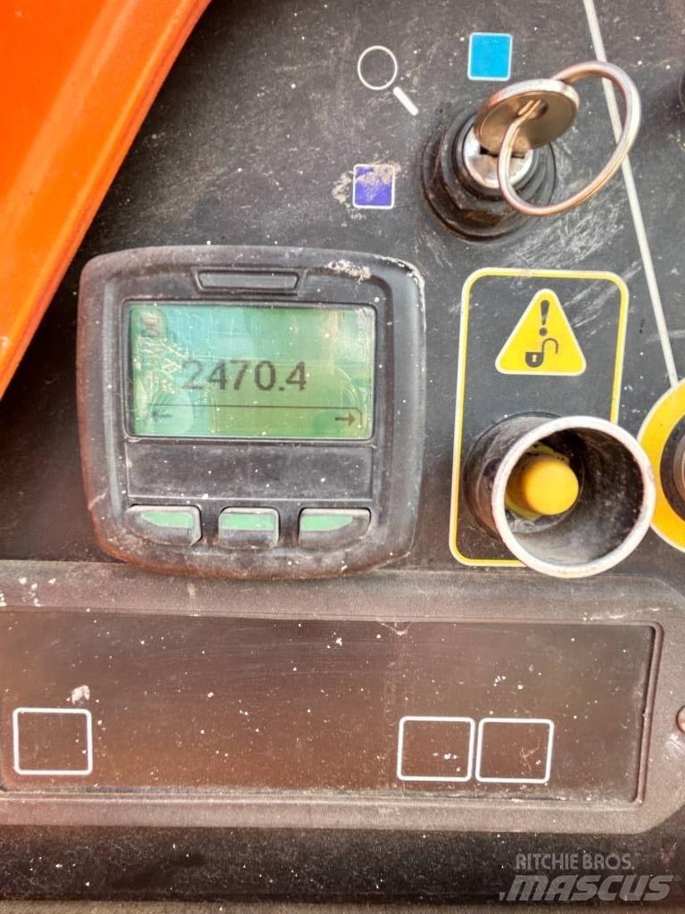 JLG 450 AJ Iseliikuvad poomtõstukid