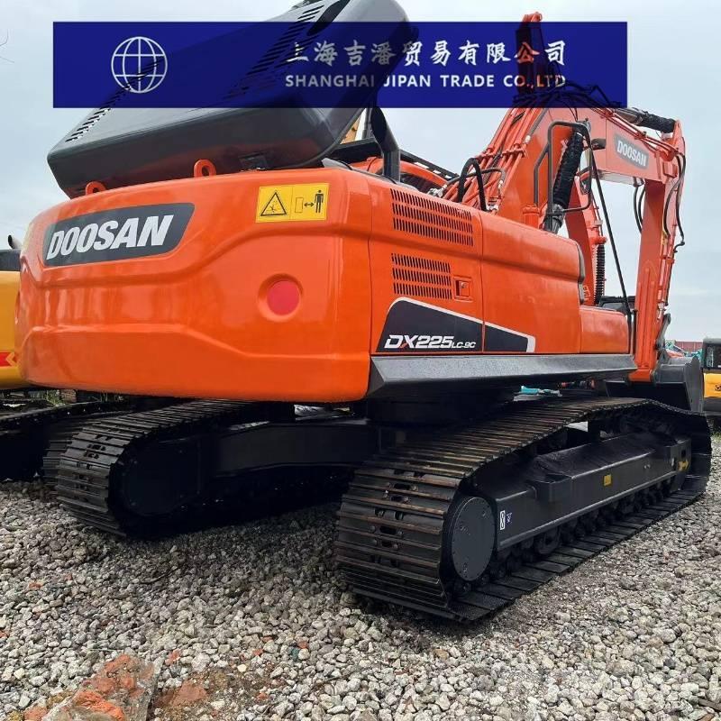 Doosan DX 225 Roomikekskavaatorid