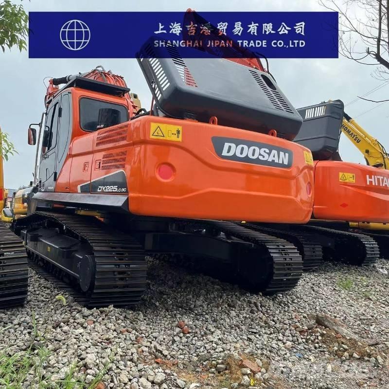 Doosan DX 225 Roomikekskavaatorid