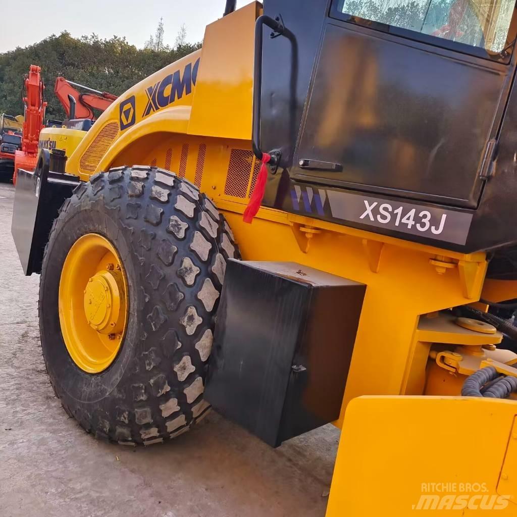 XCMG XS 143J Ühe trumliga rullid