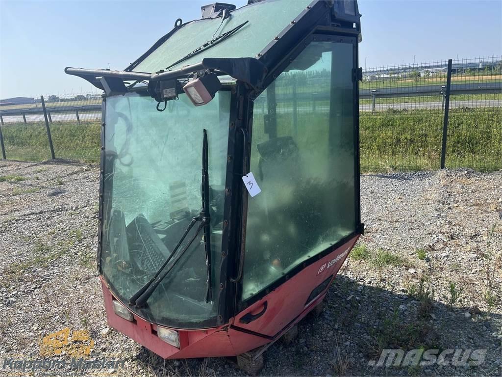 Valmet 911.1 Kabiinid