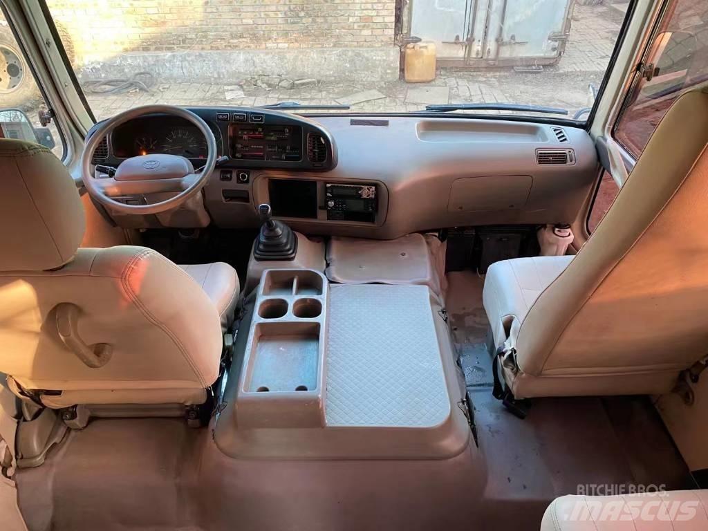 Toyota Coaster Bus Väikebussid