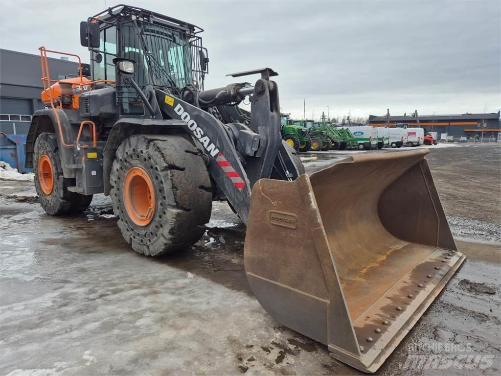 Develon DL320-7 Rataslaadurid