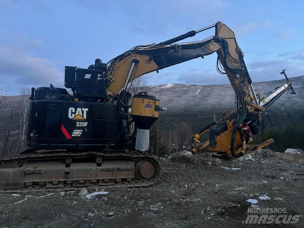 CAT 335 F L CR Vertikaalsed puurmasinad