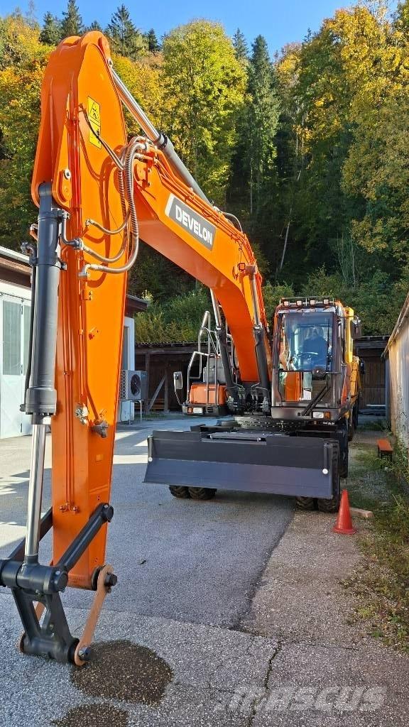 Develon DX 210 W-7 Ratasekskavaatorid