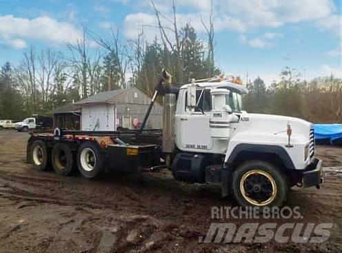 Mack RD 686 SX Trossüsteemiga vahetuskere veokid