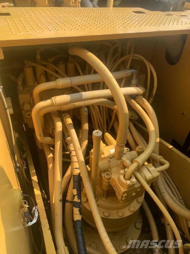 CAT 320 D Roomikekskavaatorid