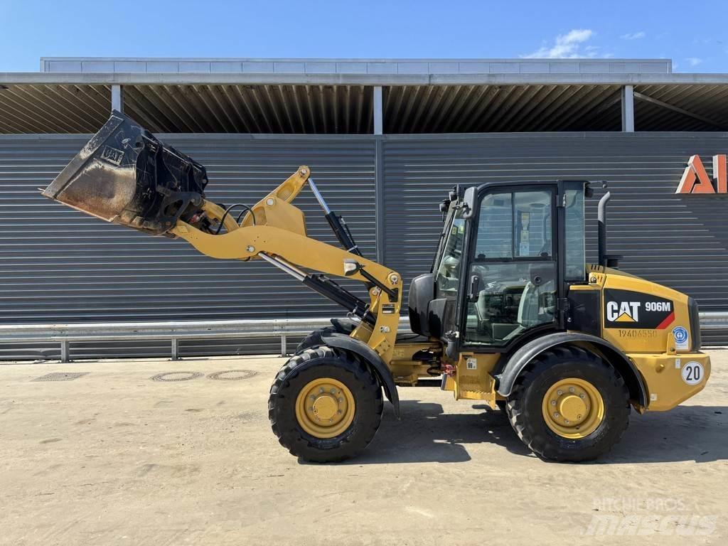 CAT 906M Rataslaadurid