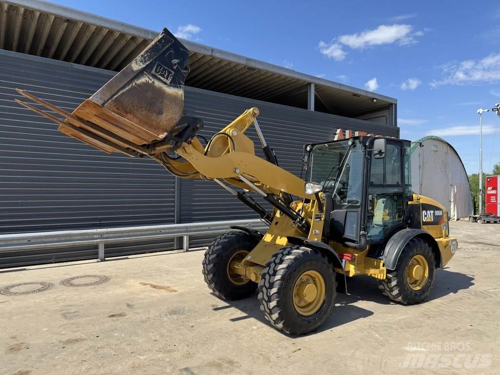 CAT 906M Rataslaadurid