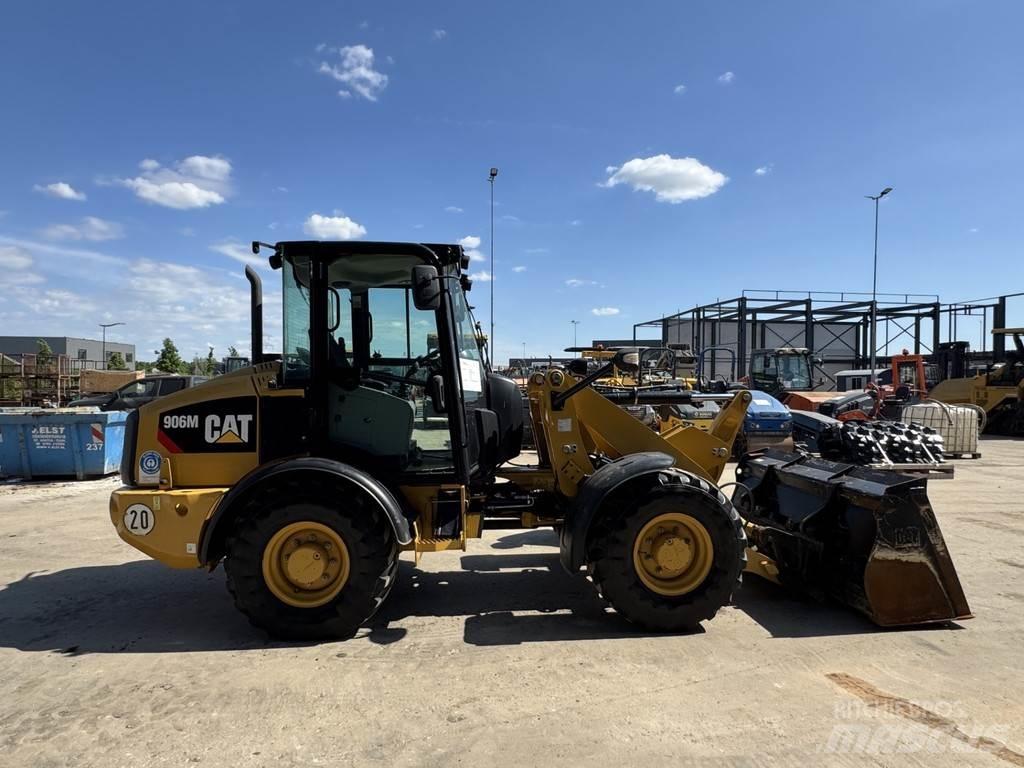 CAT 906M Rataslaadurid