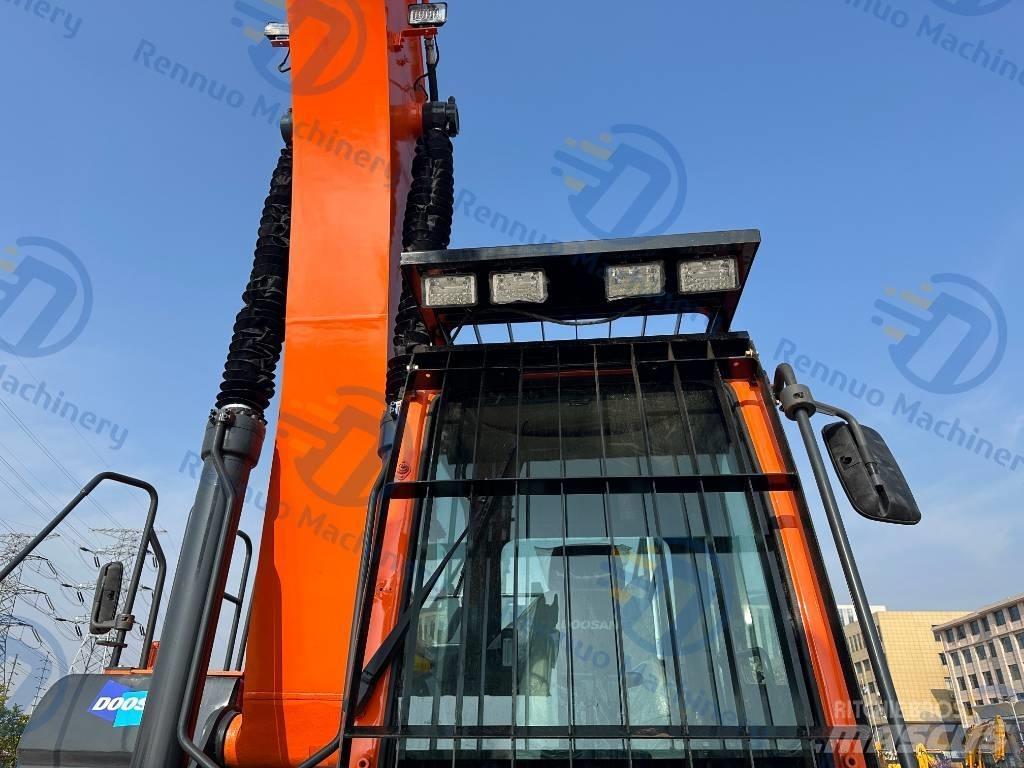 Doosan DX 300LC-9C Roomikekskavaatorid