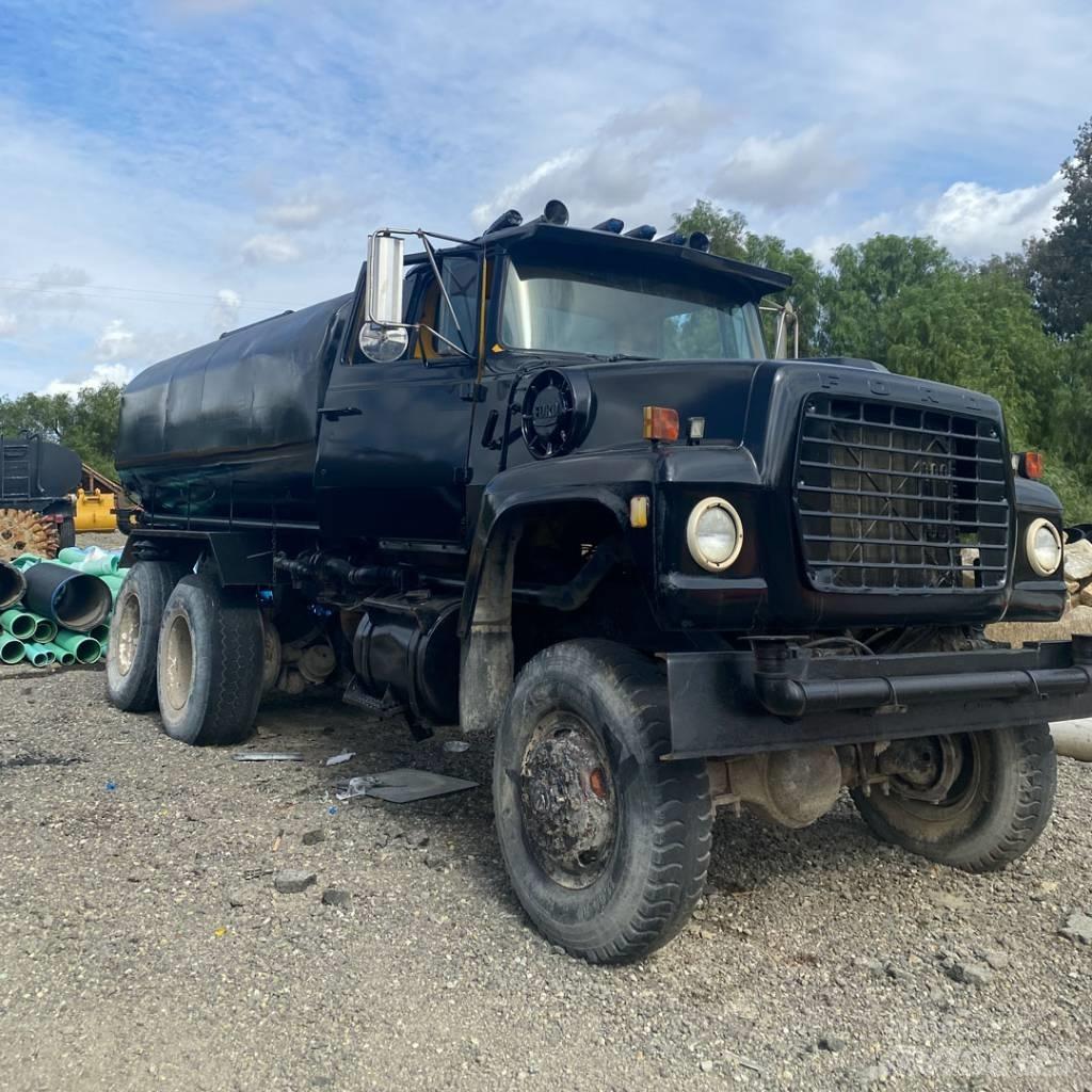 Ford 6 x 6 Veepaagiga autod