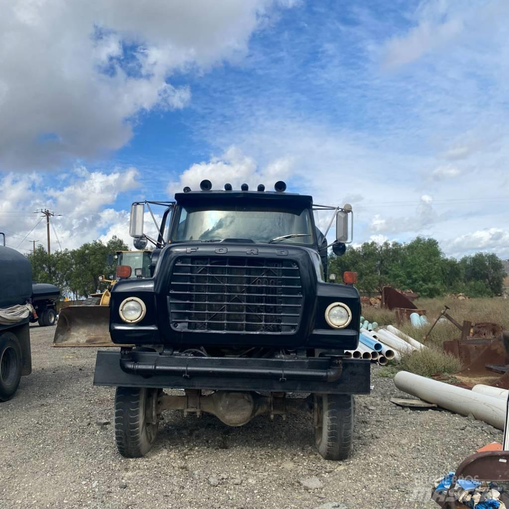Ford 6 x 6 Veepaagiga autod