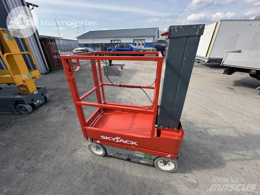 SkyJack SJ 12 Vertikaalsed mast tõstukid