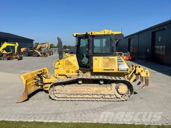 Komatsu D 51 PXi-24 Buldooserid
