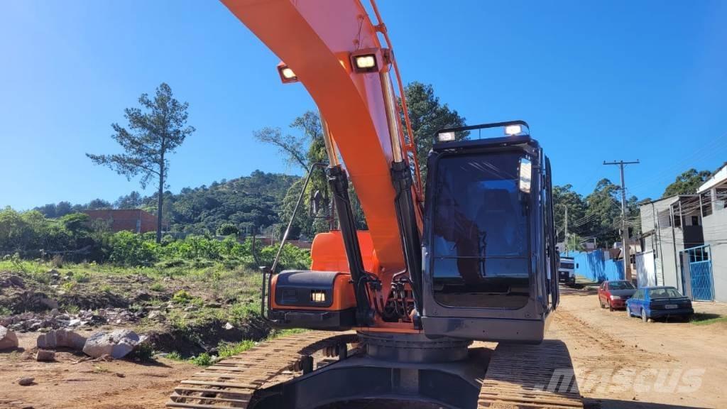 Doosan DX 225 LCA Roomikekskavaatorid