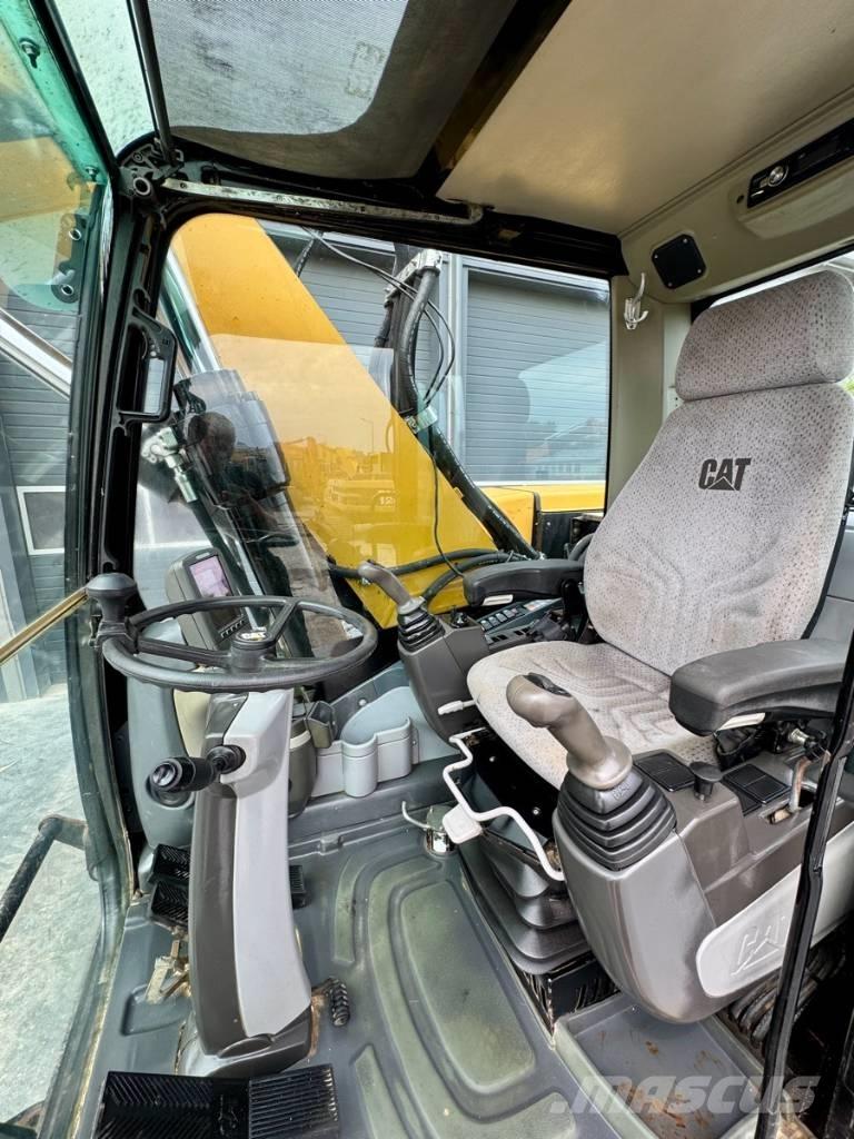 CAT M322D Ratasekskavaatorid