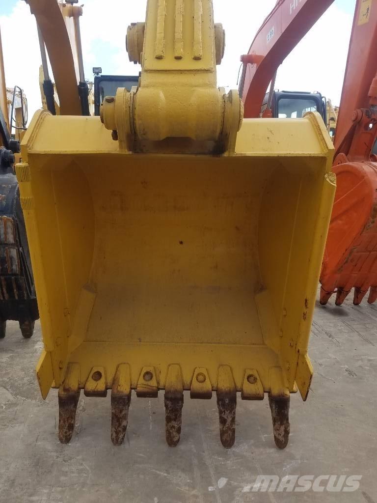 Komatsu PC 220-8 Roomikekskavaatorid