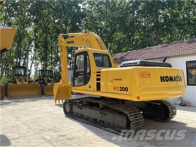 Komatsu PC200-7 Roomikekskavaatorid
