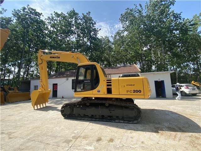 Komatsu PC200-7 Roomikekskavaatorid