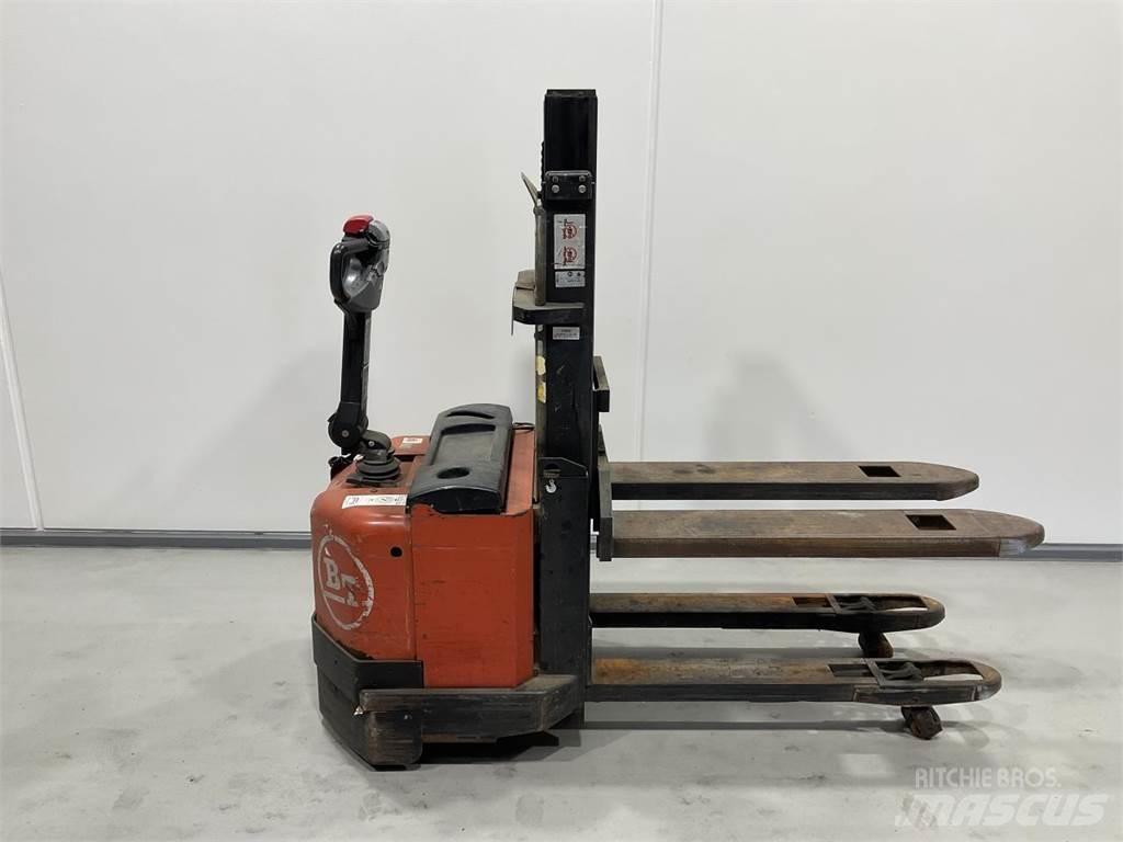 BT S16D Platvormiga virnastajad