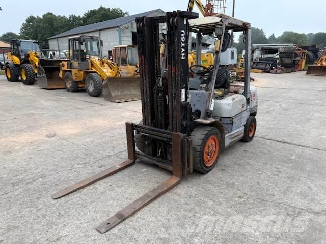 Hytsu S100 30 Diiseltõstukid