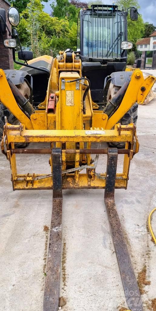 JCB 535-125 Hiviz Teleskooplaadurid