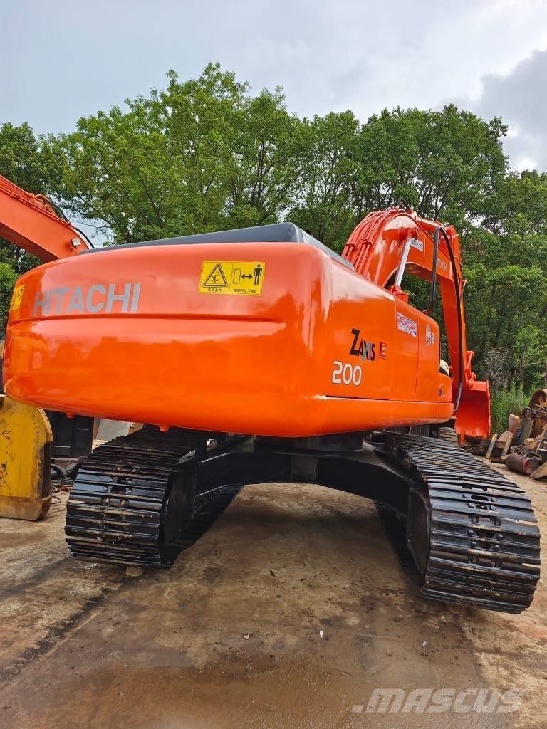 Hitachi EX 200-5 Roomikekskavaatorid
