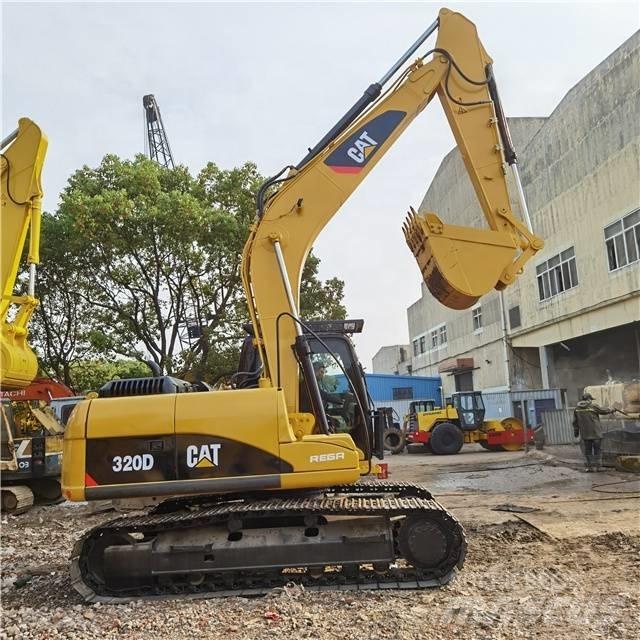 CAT 320D Roomikekskavaatorid