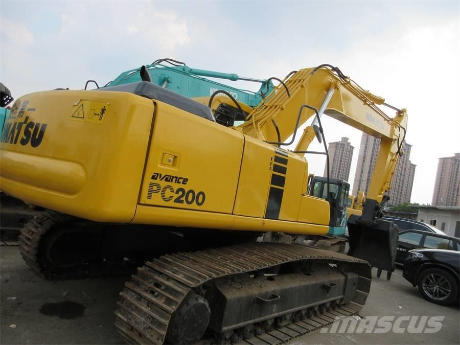 Komatsu PC 200-6 Roomikekskavaatorid