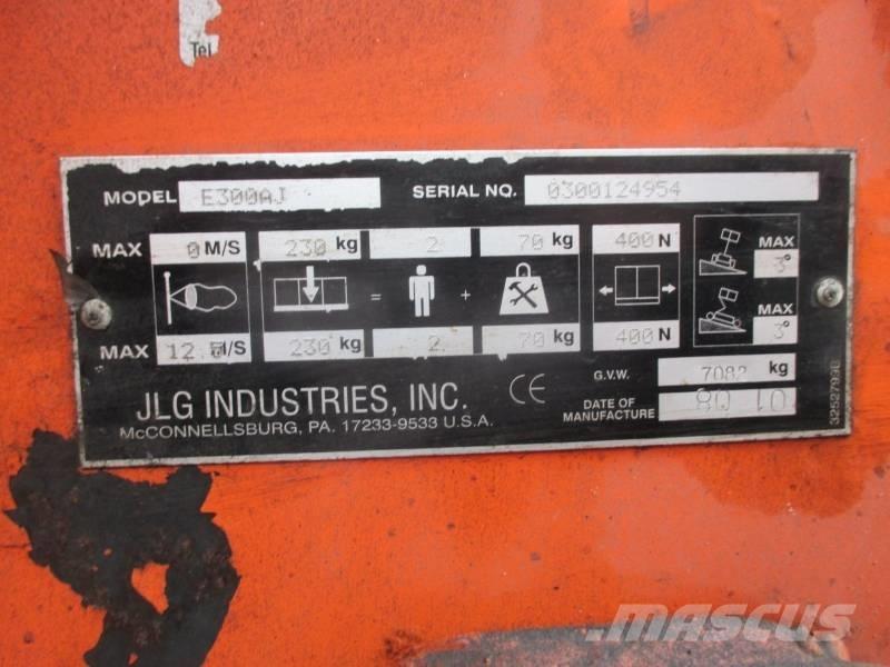 JLG E 300 AJ Iseliikuvad poomtõstukid