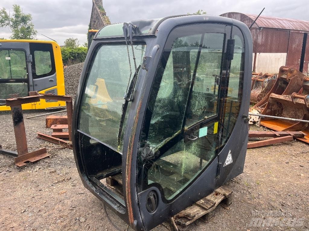 JCB JS220 Cabin / Cab Roomikekskavaatorid