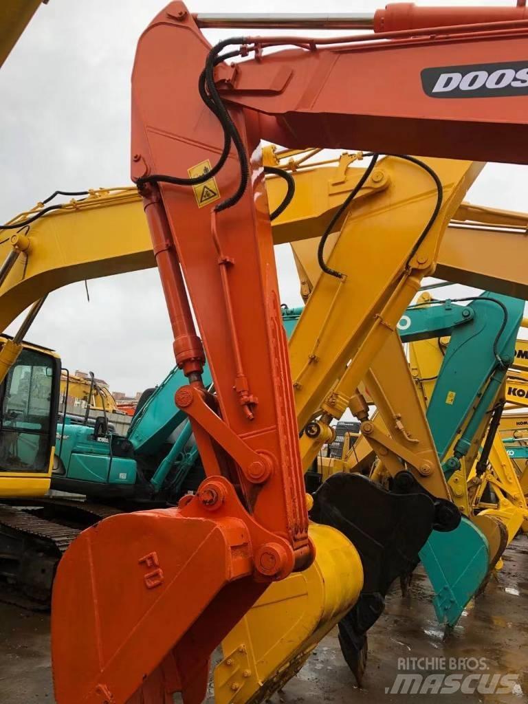Doosan 225 LC Roomikekskavaatorid