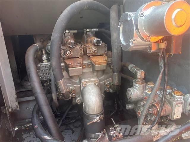 Hitachi EX120 Roomikekskavaatorid