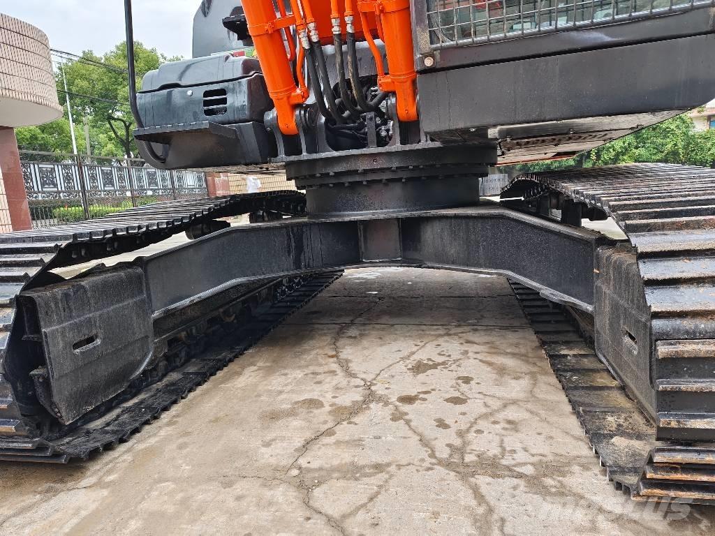 Hitachi ZX 200 Roomikekskavaatorid
