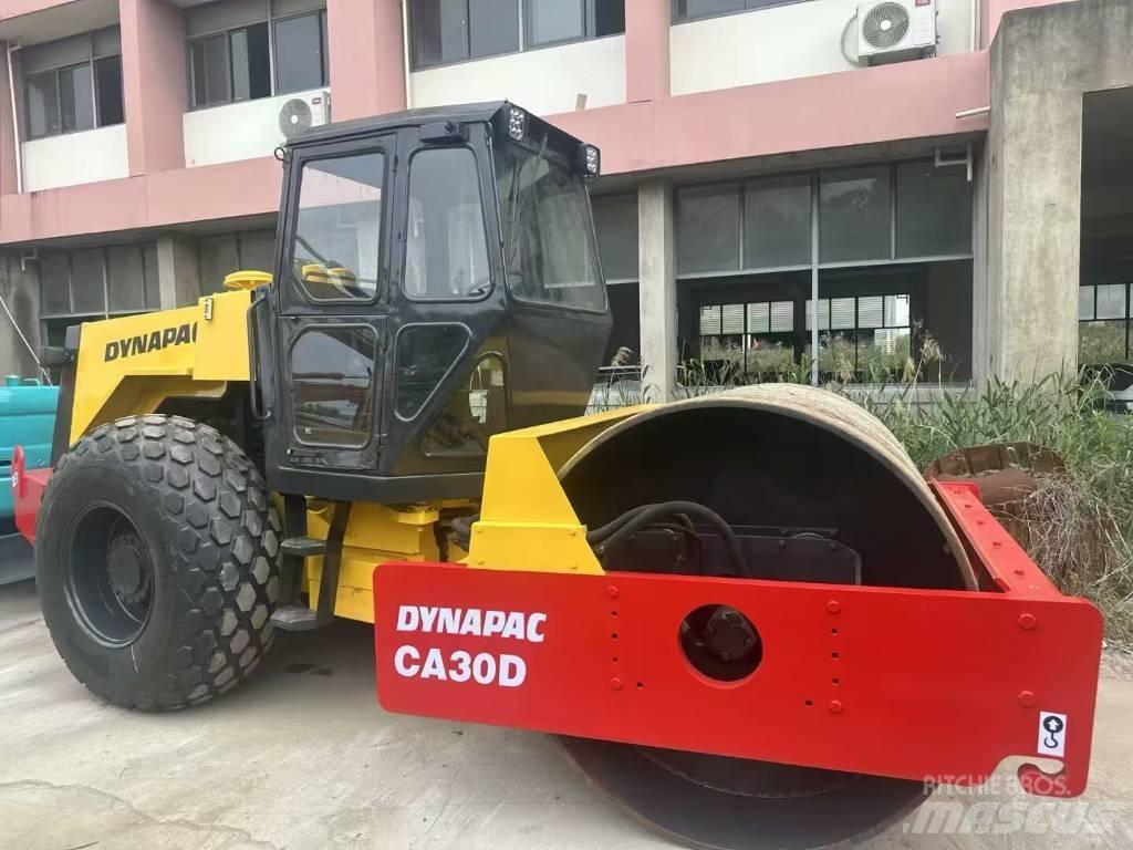 Dynapac CA 30 D Ühe trumliga rullid