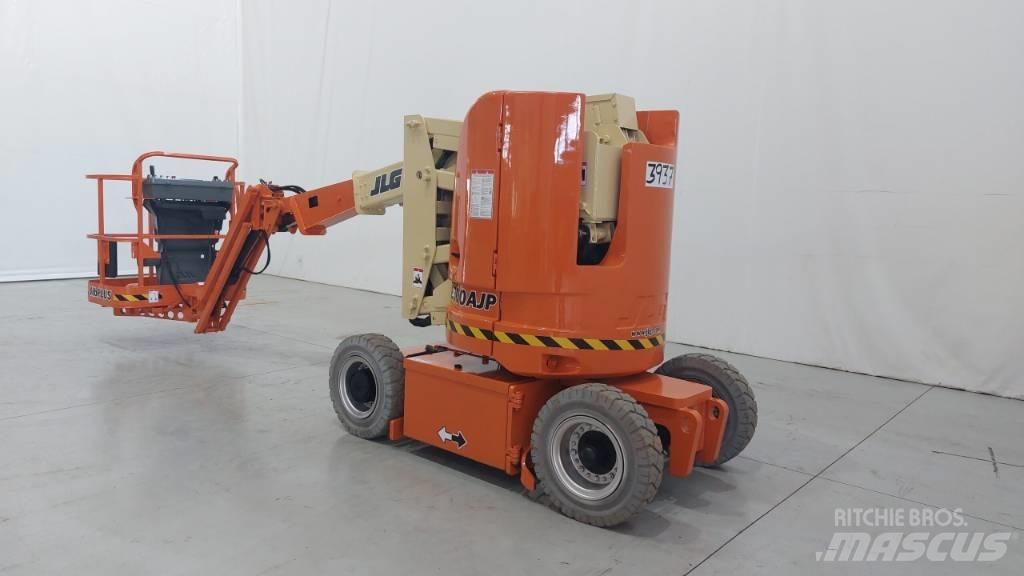 JLG E300AJP Iseliikuvad poomtõstukid