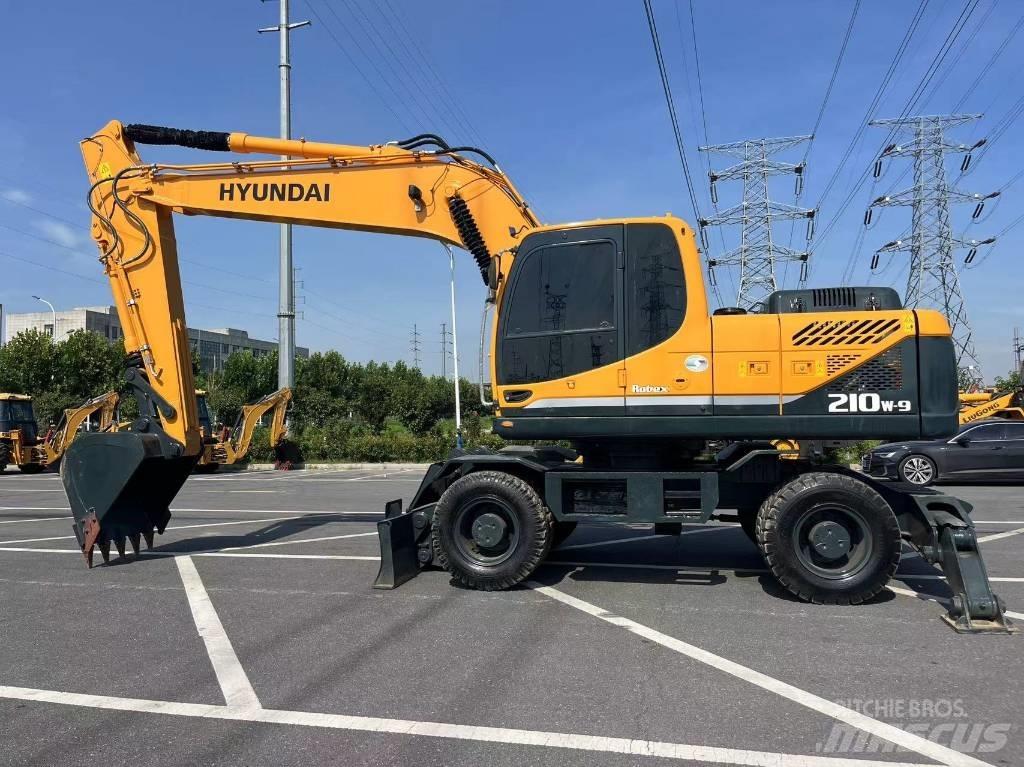 Hyundai R210W-9 Ratasekskavaatorid