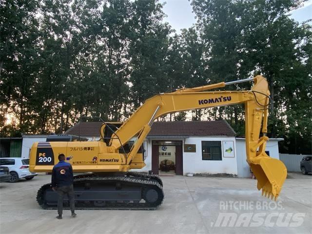 Komatsu PC200-8 Roomikekskavaatorid
