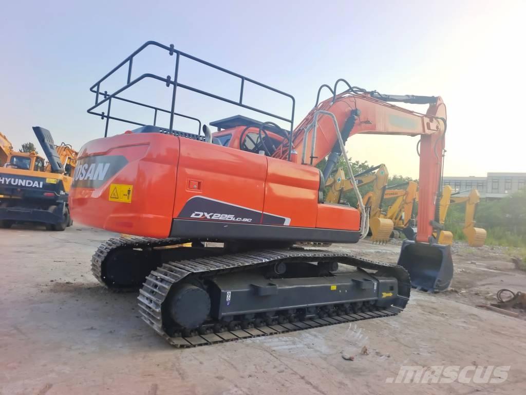 Doosan DX 225 LC-9C Roomikekskavaatorid